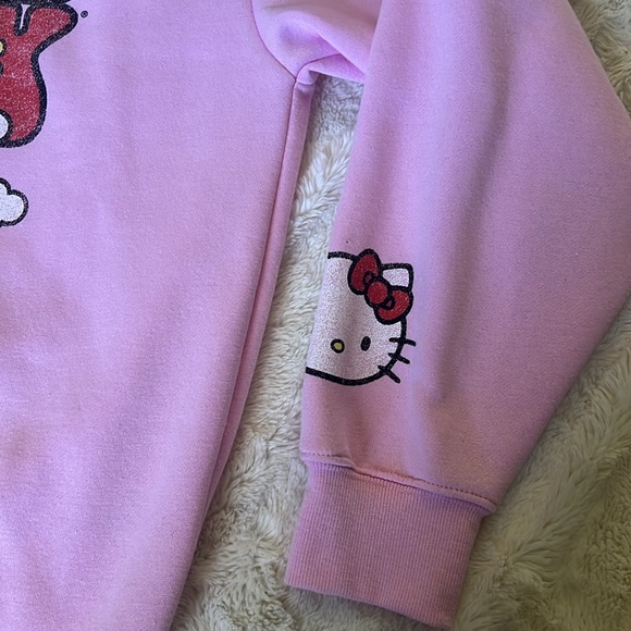 Hello Kitty Crewneck - Picture 2 of 5